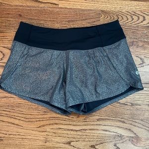 Lulu lemon black/silver run times size 6 shorts